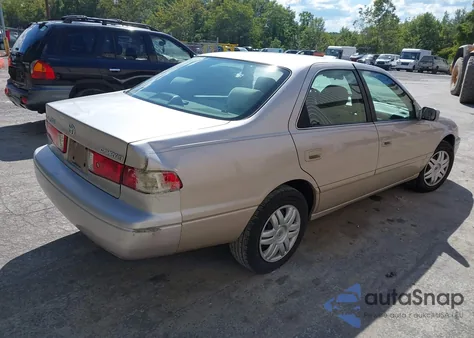 2000 Toyota Camry Le z USA, uszkodzony, nr VIN 4T1BG22K1YU677668